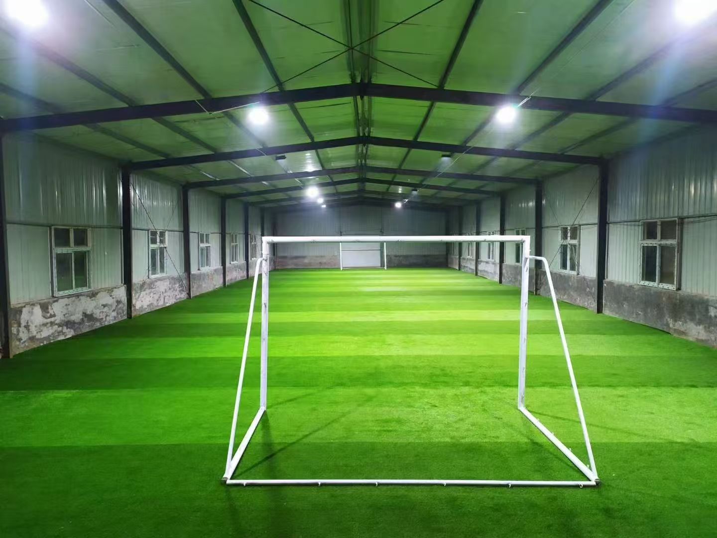 破除认知误区！2026年人造草坪科普：安全环保，维护便捷更适配民生需求